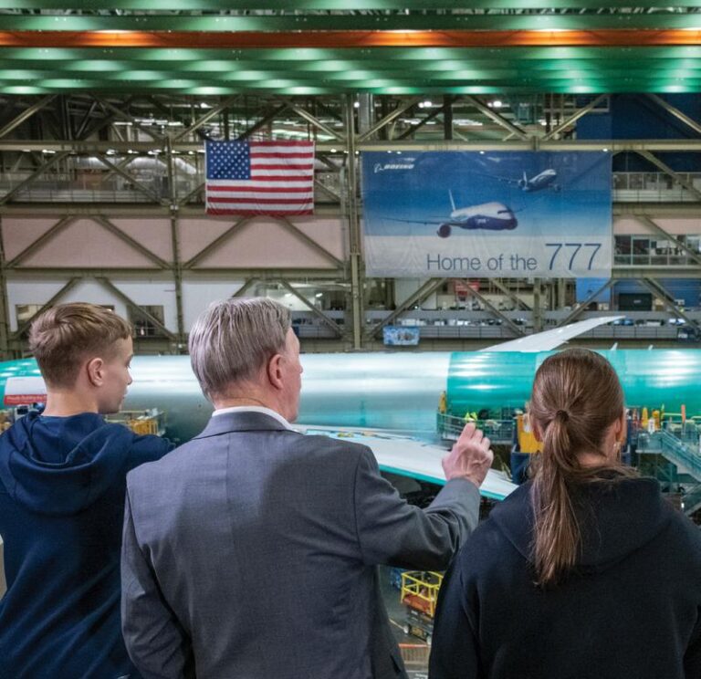 boeing plant tour viewing area