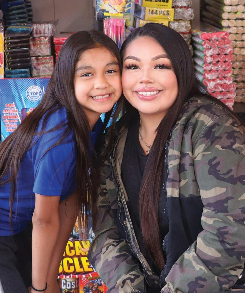 tulalip boom city fireworks stand mother daughter