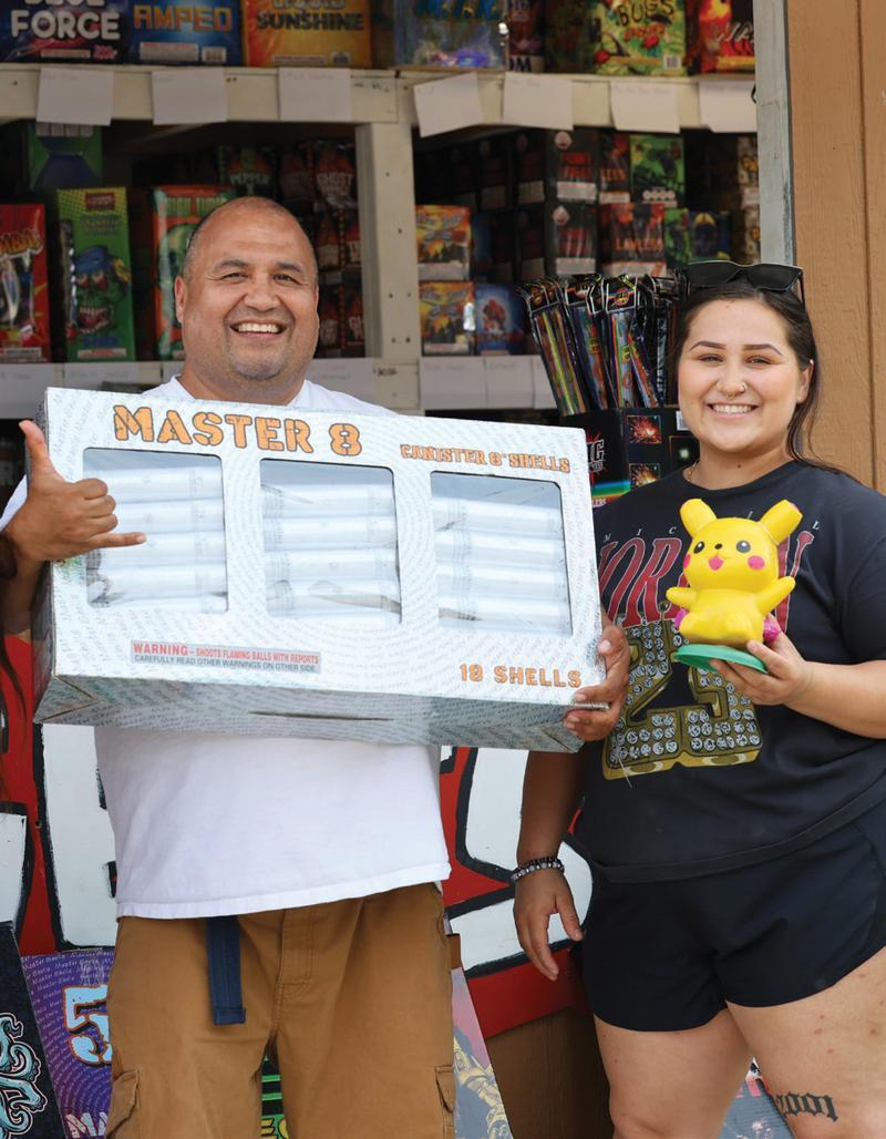 tulalip boom city fireworks vendors smiling